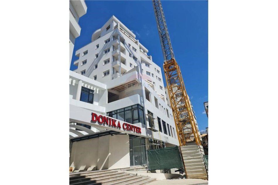 Tirane, jepet me qera zyre , 25 m² 350 € (Zyre Me Qira Mine Peza, Shqiperi)