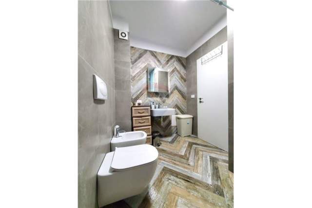 Tirane, jepet me qera apartament 2+1 Kati 8, 82 m² 490 Euro (Kompleksit Kontant)