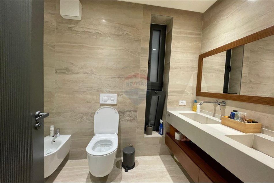 Tirane, shitet apartament 3+1 Kati 9, 137 m² 268.000 € (Vilat Gjermane)
