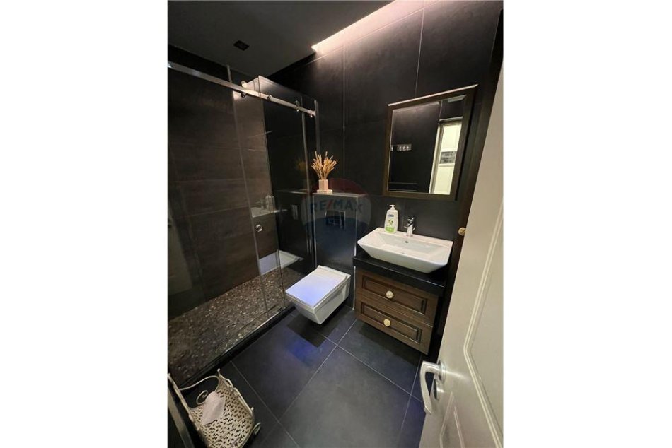 Tirane, jepet me qera apartament 1+1+Aneks+Ballkon , 550 € (Rruga Peti)