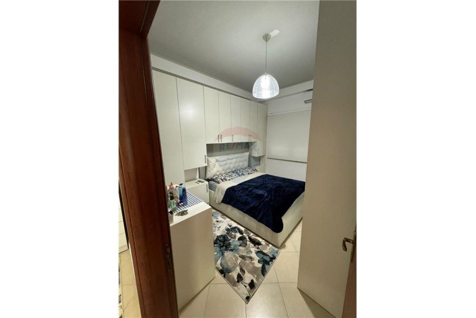 Tirane, jepet me qera apartament 1+1+Ballkon , 70 m² 600 € (bill klinton - Komuna e Parisit)