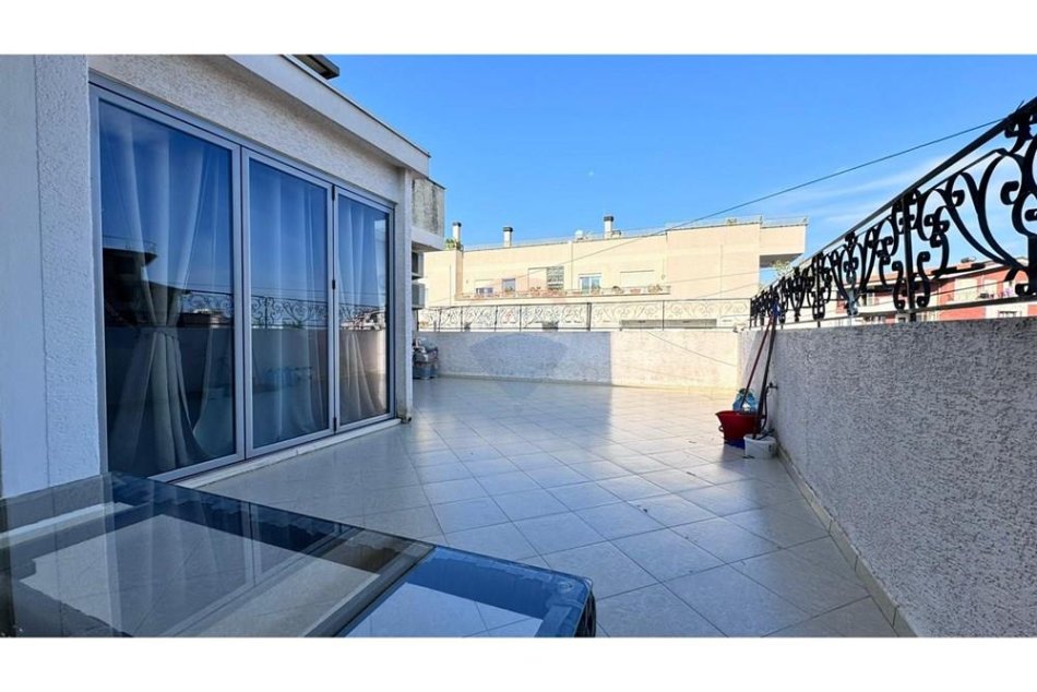 Tirane, jepet me qera apartament 1+1+Aneks+Ballkon , 90 m² 500 € (Fresku)