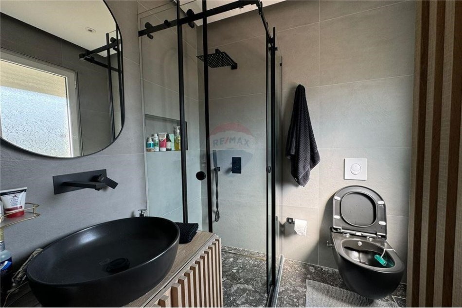 Tirane, shitet apartament 2+1 Kati 3, 103 m² 240.000 € (SHITET APARTAMENT 2+1+2 Tek Kopshti Zoologjik)