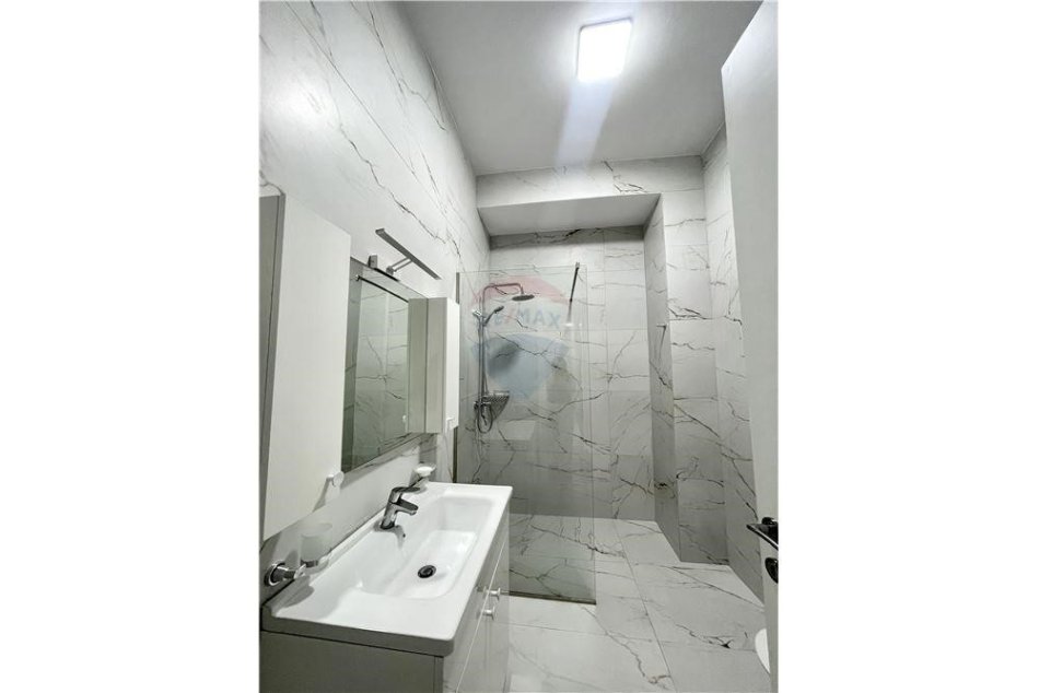 Tirane, jepet me qera apartament 2+1 , 110 m² 1.200 € (APARTAMENT 2+1 ME QIRA TEK KOMPLEKSI DELIJORGJI)