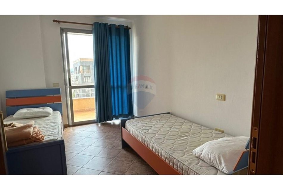 Tirane, jepet me qera apartament 2+1 , 100 m² 600 € (Pazari i Ri, Rruga Tefta Tashko,)