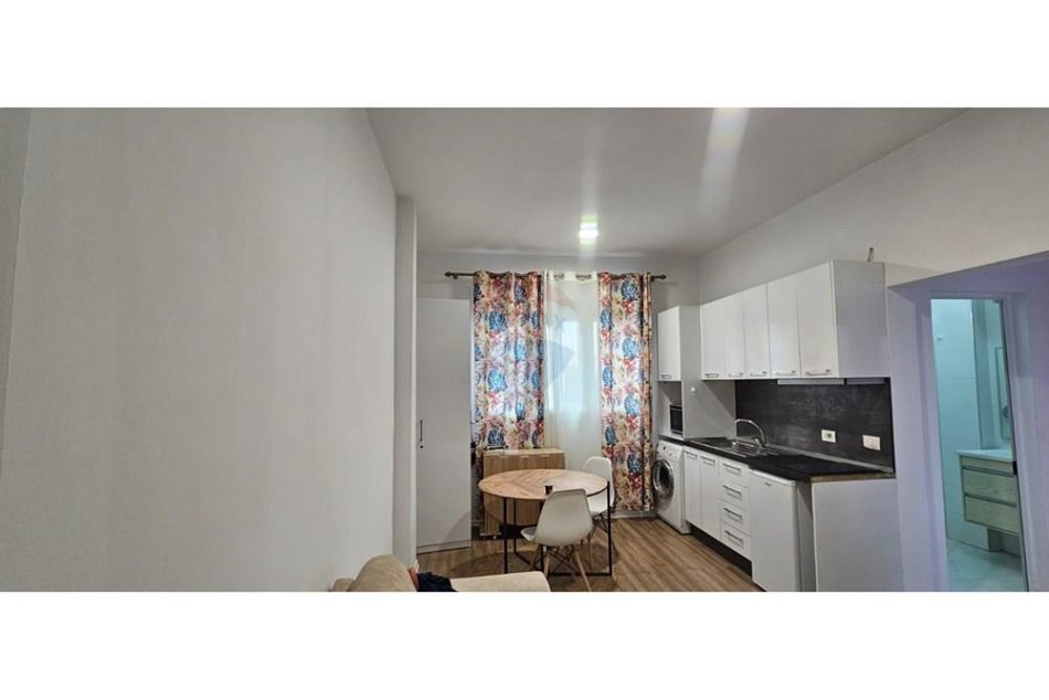 Tirane, jepet me qera apartament 1+1 Kati 5, 50 m² 550 € (Bllok)