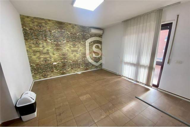 Tirane, jepet me qera zyre Kati 9, 94 m² 400 Euro (Rruga e Barrikadave)