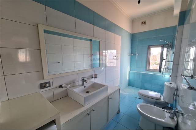 Tirane, shitet apartament 2+1+BLK Kati 8, 96 m² 120.000 Euro (Pazari i ri)