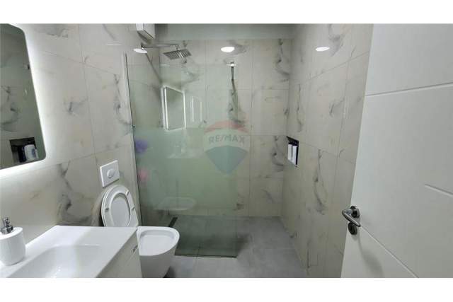 Tirane, jepet me qera apartament 2+1+BLK Kati 5, 95 m² 350 Euro (Tek Fresku)