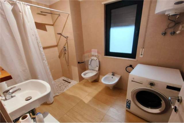 Tirane, jepet me qera apartament 2+1+A+BLK Kati 3, 110 m² 520 Euro (fusha aviacionit)
