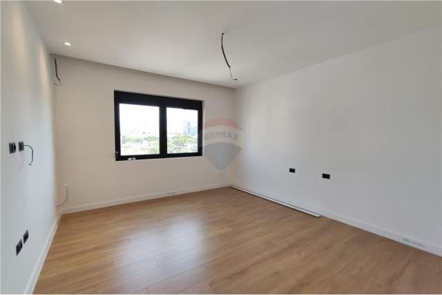 Tirane, jepet me qera zyre Kati 5, 160 m² 1.500 Euro (Ismail Qemali)