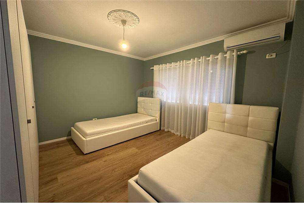 JEPET APARTAMENT ME QIRA 3+1 te Komuna e Parisit
