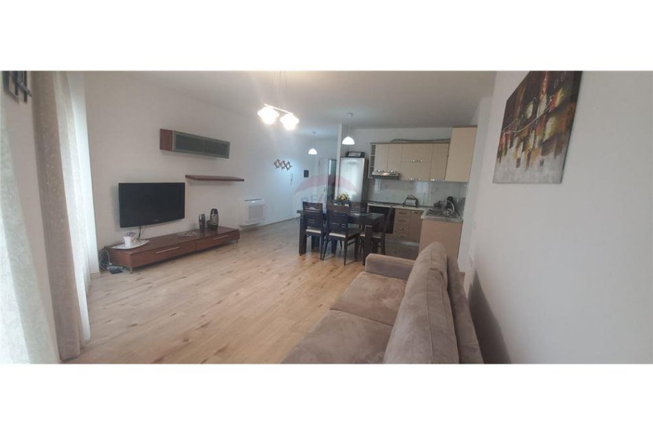 Jepet Apartament me qira  2+1 i mobiluar tek 21 Dhjetori