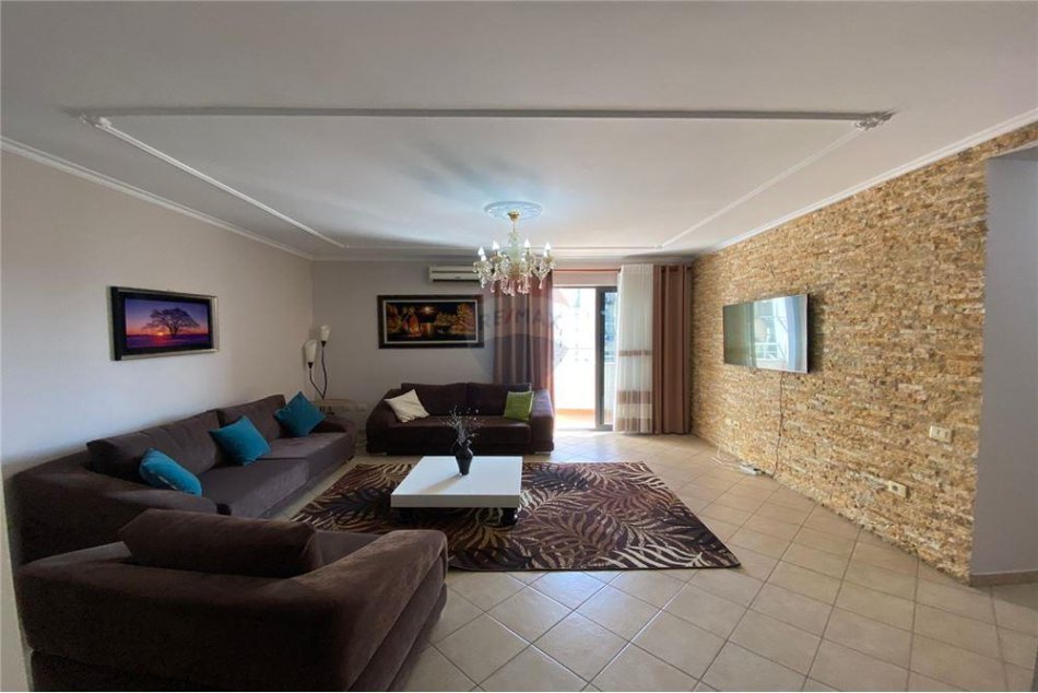 Tirane, jepet me qera apartament 2+1+Ballkon, Kati 5, 104 m² 600 € (Rruga e Durresit)