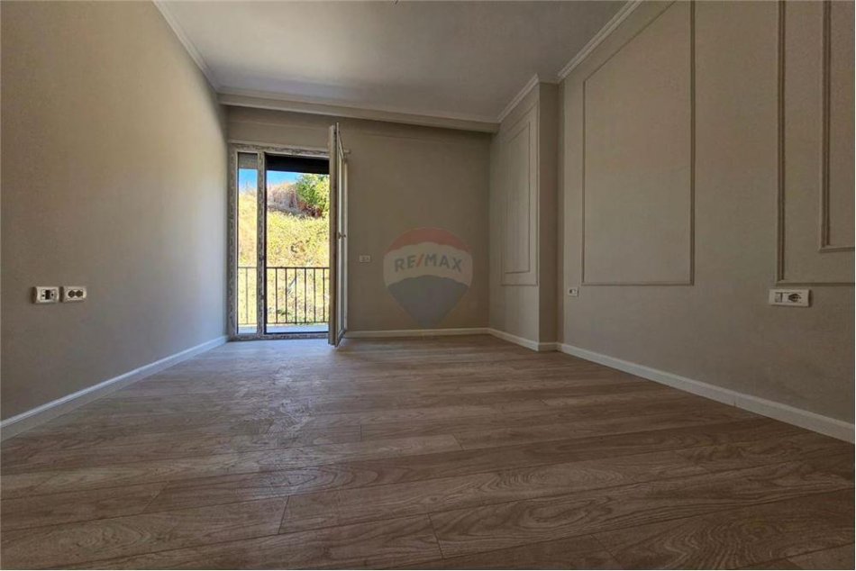 Shqiperi, shes apartament 3+1+Aneks+Ballkon Kati 2, 155 m² 248,000 € (TEG)