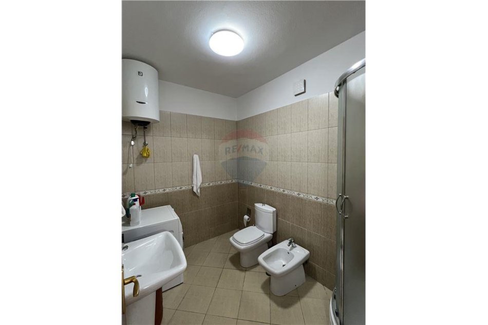 Tirane, jepet me qera apartament 2+1+Ballkon Kati 2, 116 m² 600 € (Ibrahim Kodra)