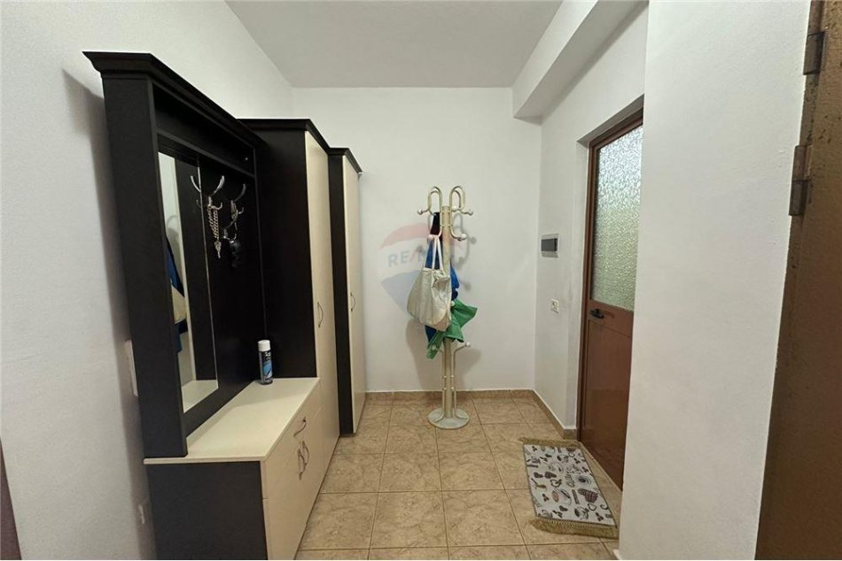 Tirane, shitet apartament 1+1 Kati 3, 65 m² 90.000 € (rruga e dibres)