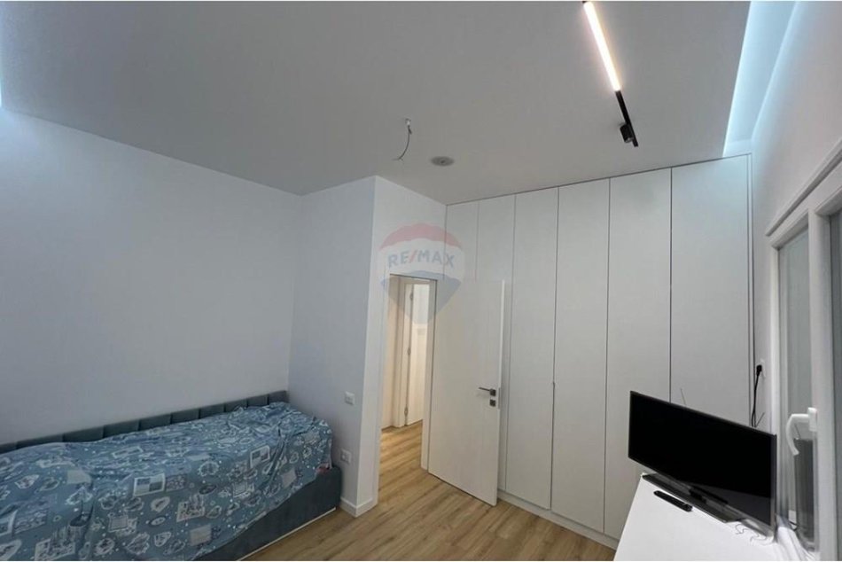 Tirane, shitet apartament 2+1 , (Kopshti Botanik)