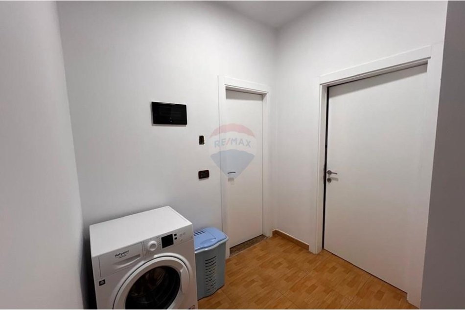 Tirane, shitet apartament 1+1 , 70 m² (Qytet Satudent)