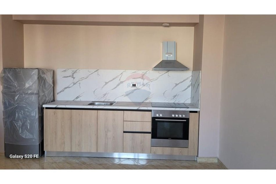 Tirane, jepet me qera apartament Kati 8, 75 m² 350 € 