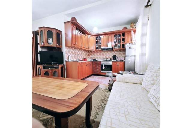 Tirane, jepet me qera apartament 2+1+BLK Kati 3, 90 m² 425 Euro (Laprake)