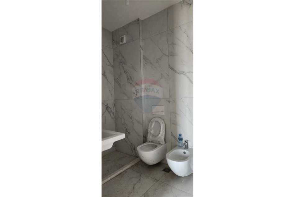 Tirane, shitet apartament 2+1 Kati 7, 88 m² 140.000 € (Perballe universitetit UET - Porcelan)