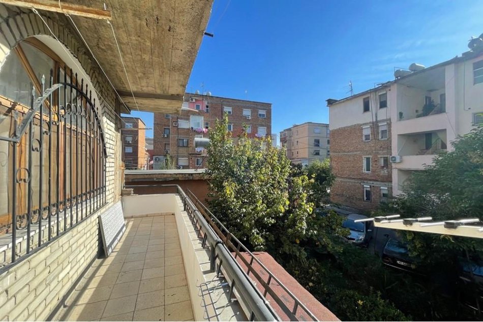 Tirane, jepet me qera apartament 1+1 Kati 2, 50 m² 450 € (Mozaiku - 21 Dhjetori)