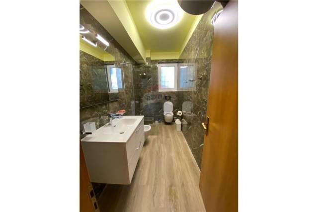 Tirane, shes apartament 1+1+A Kati 2, 71 m² 140.000 Euro (Perlat Rexhepi)