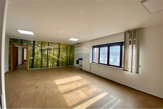 Tirane, jepet me qera zyre Kati 9, 94 m² 400 Euro (Rruga e Barrikadave)