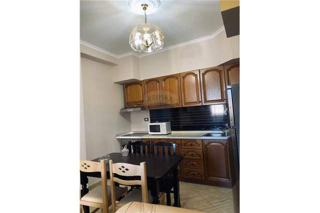 Tirane, jepet me qera apartament 3+1+BLK Kati 2, 130 m² 43.000 Leke (Kodra e Diellit)