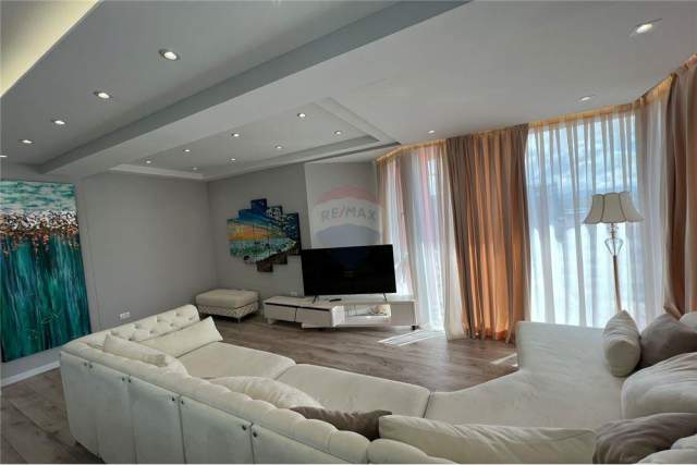 Tirane, shitet apartament 1+1+BLK Kati 8, 84 m² 143.000 Euro (Komuna Parisit)