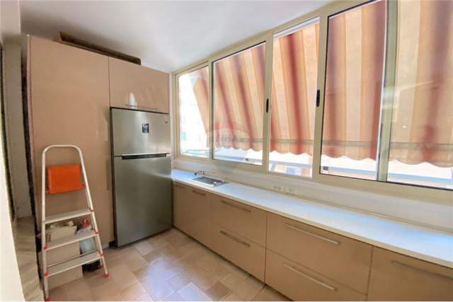 Tirane, ofert apartament Kati 2, 120 m² 1.000 Euro (Rr. e Barikadave)