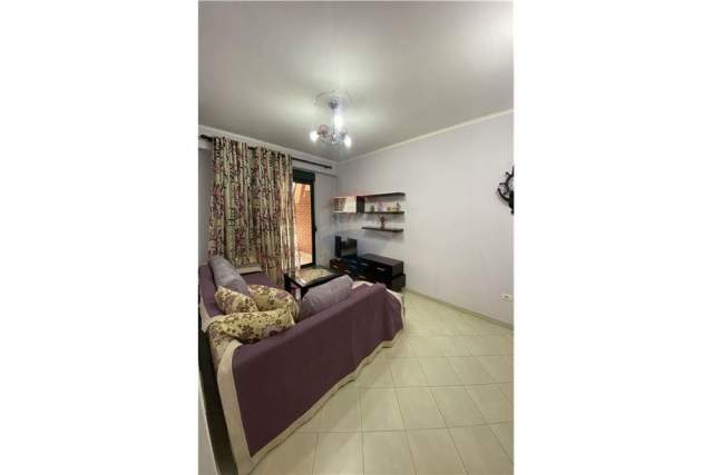Tirane, jepet me qera apartament 2+1+BLK Kati 4, 90 m² 550 Euro (Rruga e Kavajes)