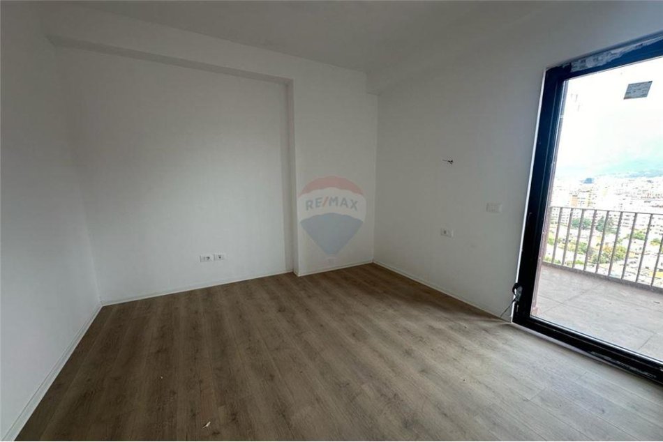 Tirane, jepet me qera apartament 3+1 Kati 15, 114 m² 1.200 € (Rruga e Kavajes)