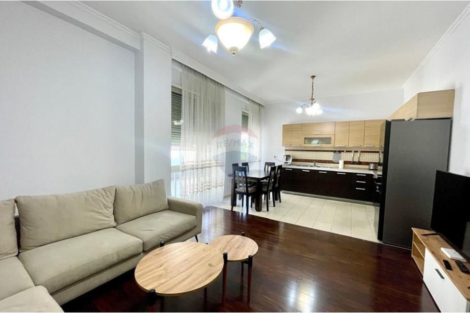 Tirane, jepet me qera 3+1+Ballkon Kati 3, 150 m² 1.500 € (Garda, Blloku)