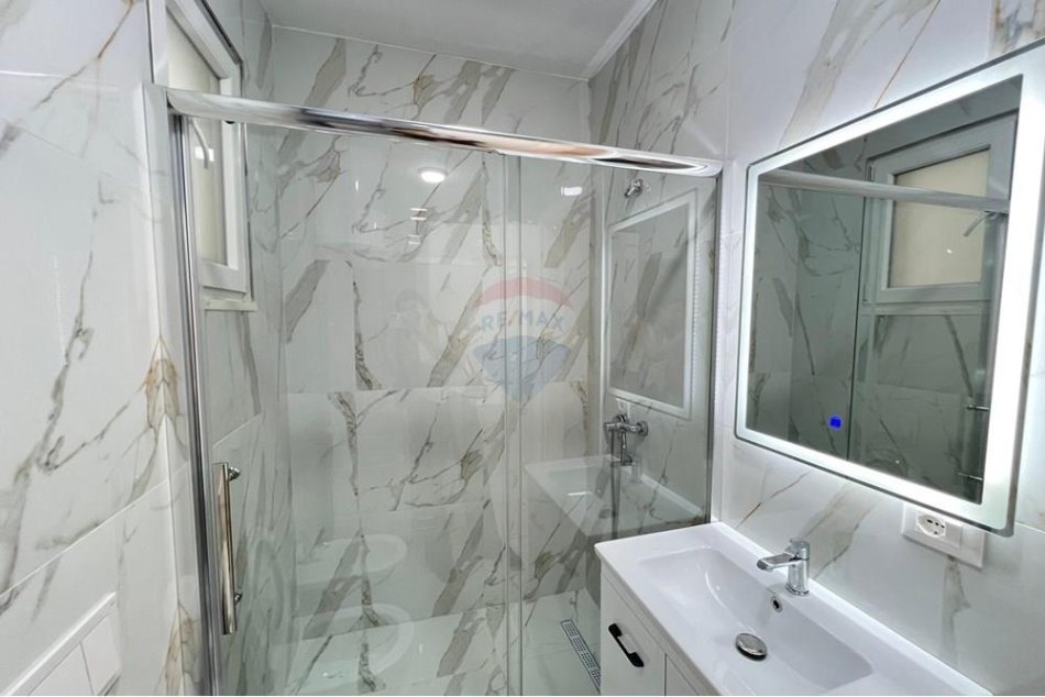 Tirane, jepet me qera apartament 2+1 , 100 m² 750 € (DON BOSKO)