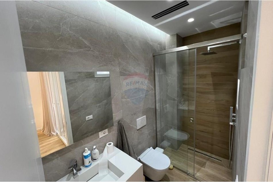 Tirane, shitet apartament 2+1 , (Kopshti Botanik)