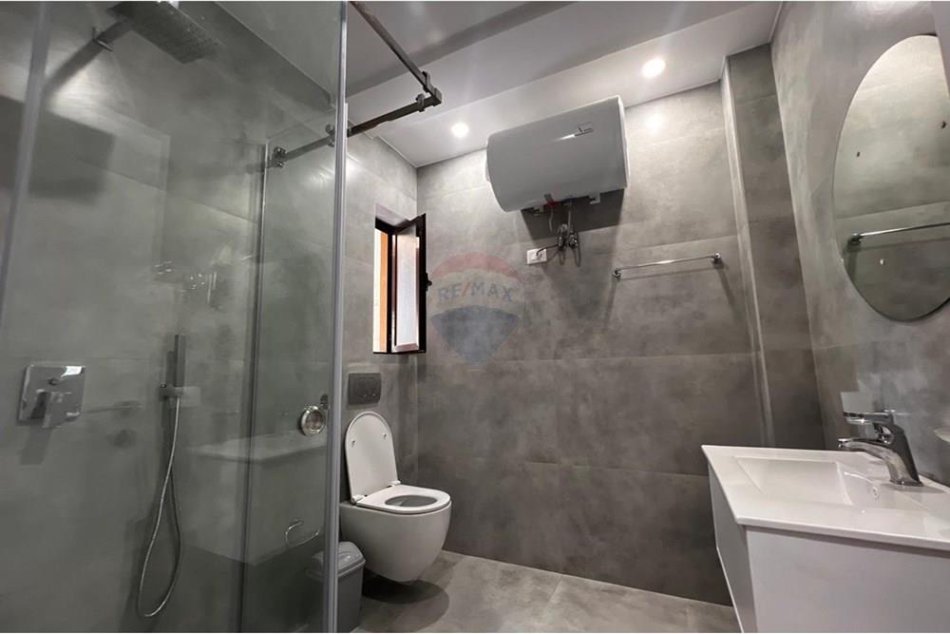 Tirane, shitet apartament 1+1 , 70 m² (Qytet Satudent)