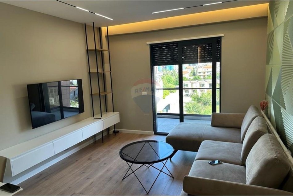 Tirane, jepet me qera apartament 2+1+Ballkon Kati 4, 109 m² 1.000 € (Oasis residence)