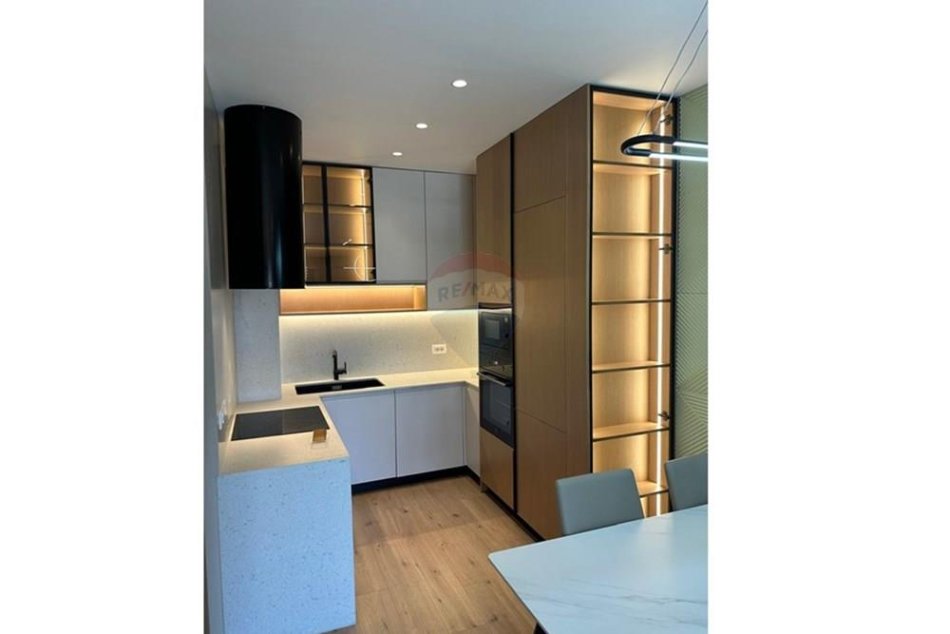 Tirane, jepet me qera apartament 2+1+Ballkon Kati 4, 109 m² 1.000 € (Oasis residence)