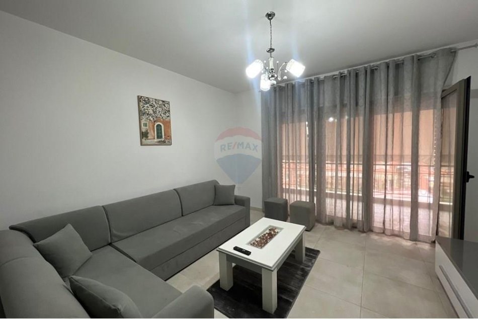 Tirane, jepet me qera apartament 2+1 , 77 m² 650 € (Rruga e Kavajes)