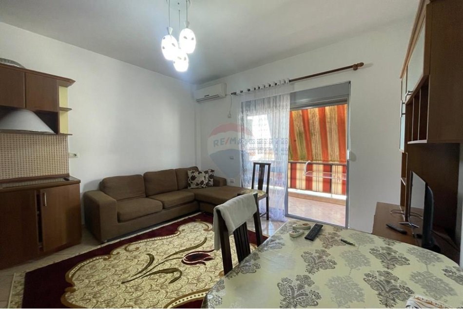 Tirane, jepet me qera apartament 1+1 Kati 4, 60 m² 300 € (Fresk, prane restorant freskut)