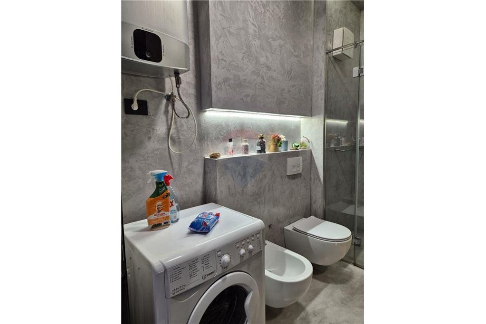 Tirane, jepet me qera apartament 1+1+Aneks+Ballkon Kati 4, 65 m² 600 € (Rruga Hamdi Garunja)