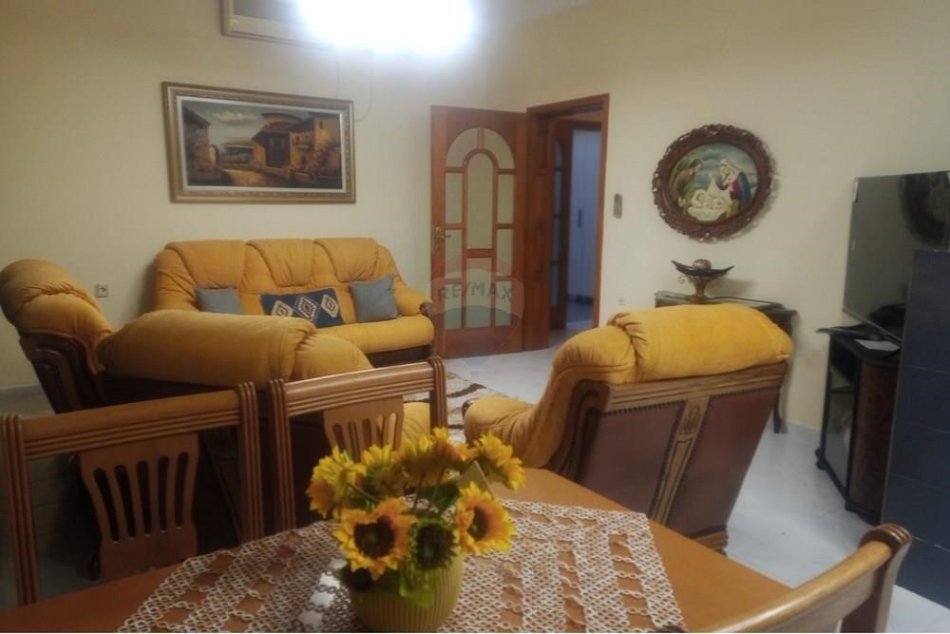 Tirane, jepet me qera apartament 2+1 Kati 3, 128 m² 600 € (JEPET ME QIRA APARTAMENT, TE KODRA E PRIFTIT!)