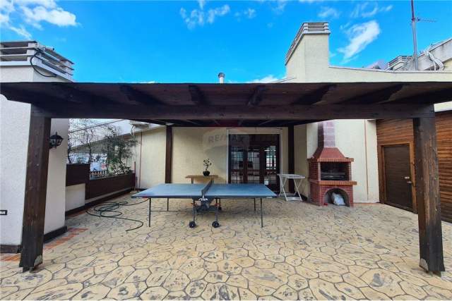 Tirane, shitet apartament duplex 3+1+A+BLK Kati 5, 195 m² 250.000 Euro (Kopshti Botanik)