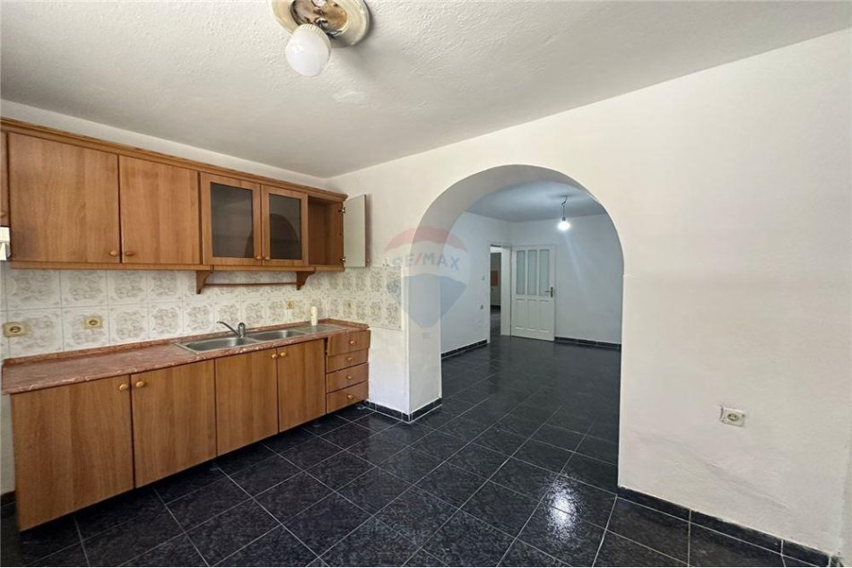 Tirane, shitet 2+1 Kati 2, 137.600 € (Muhamet Gjollesha)
