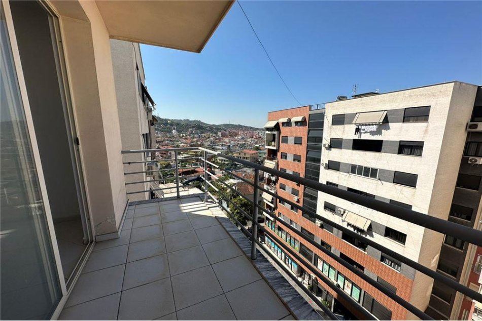 Tirane, jepet me qera apartament 1+1 Kati 8, 65 m² 450 € (APARTAMENT 1+1 NE YZBERISH!)