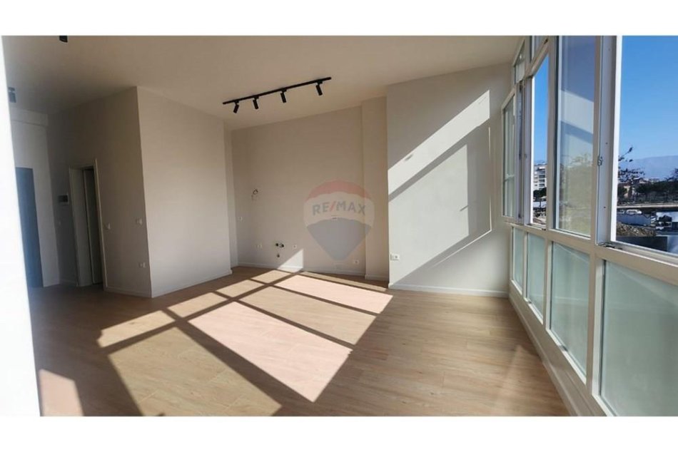 Tirane, shitet apartament 1+1+Ballkon Kati 5, 57 m² 124.000 € 