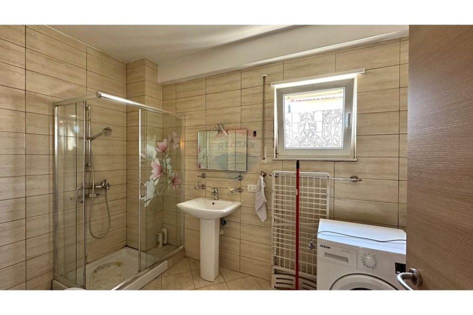 Tirane, jepet me qera apartament 1+1 , 69 m² 580 € (PAZARI I RI)