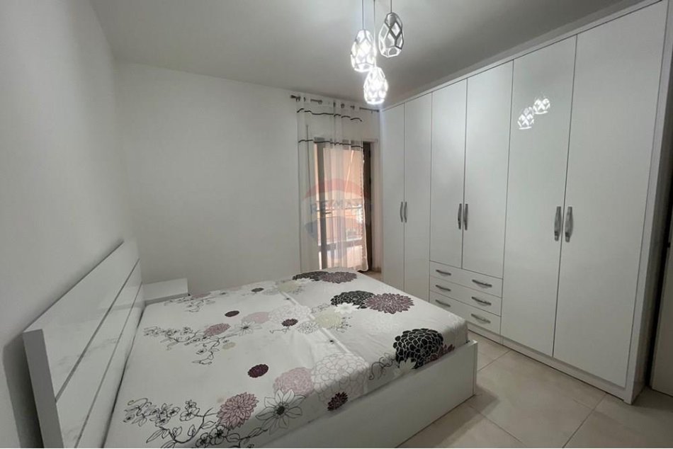 Tirane, jepet me qera apartament 2+1 , 77 m² 650 € (Rruga e Kavajes)